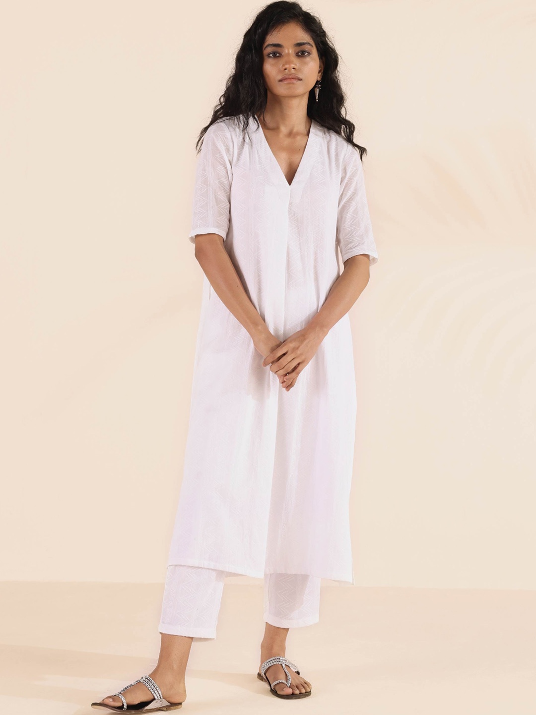 

trueBrowns Ethnic Motifs Pleated V-Neck Pure Cotton Kurta with Trouser, White