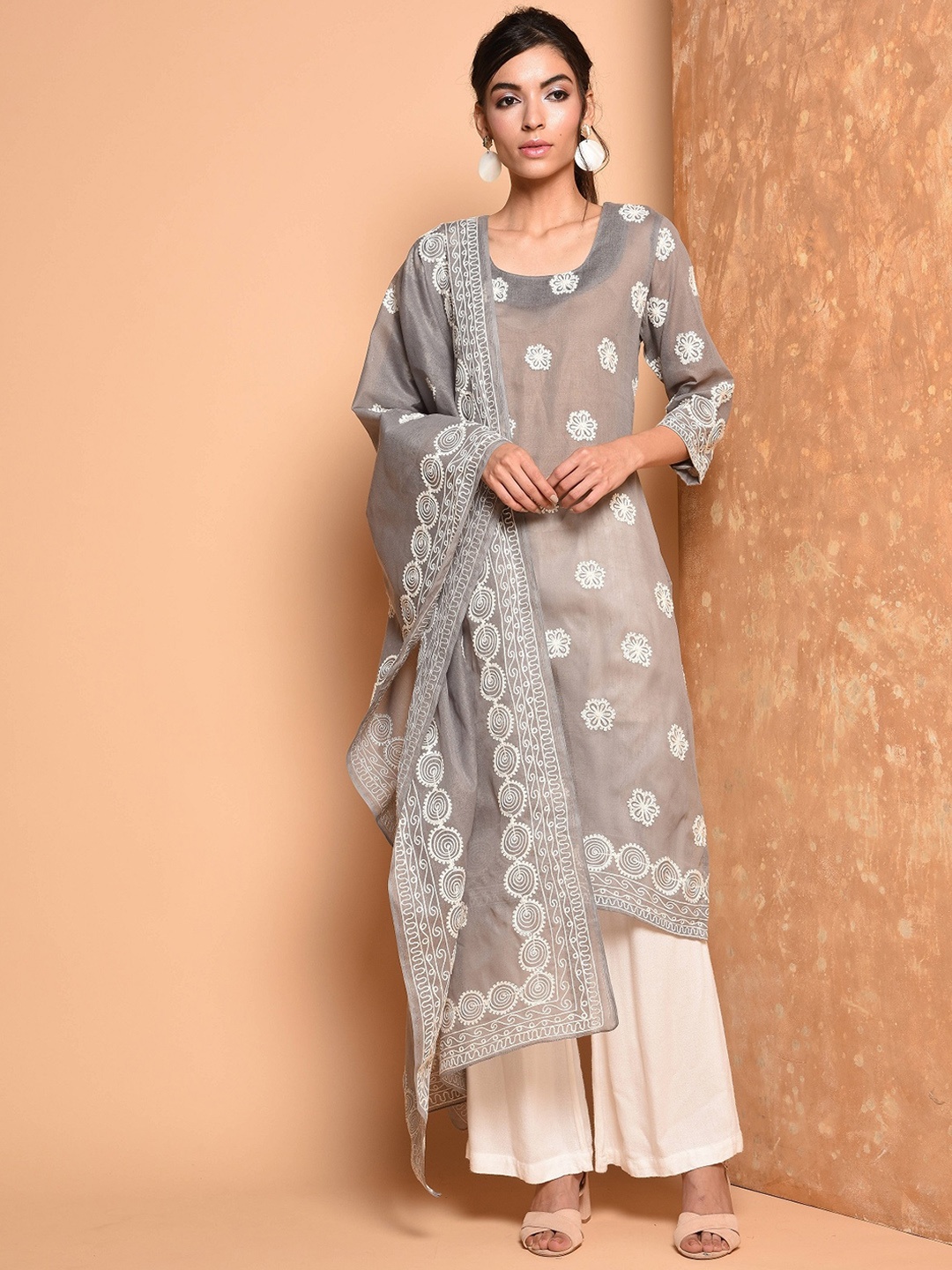 

KAANCHIE NANGGIA Women Floral Embroidered Regular Thread Work Pure Cotton Kurta with Palazzos & With Dupatta, Grey