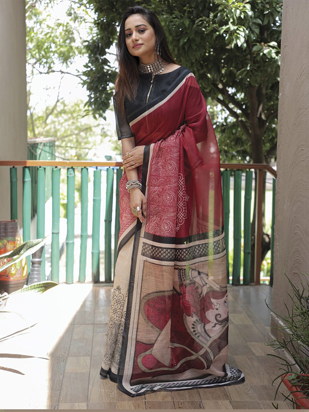 

Mitera Ethnic Motifs Printed Saree, Maroon