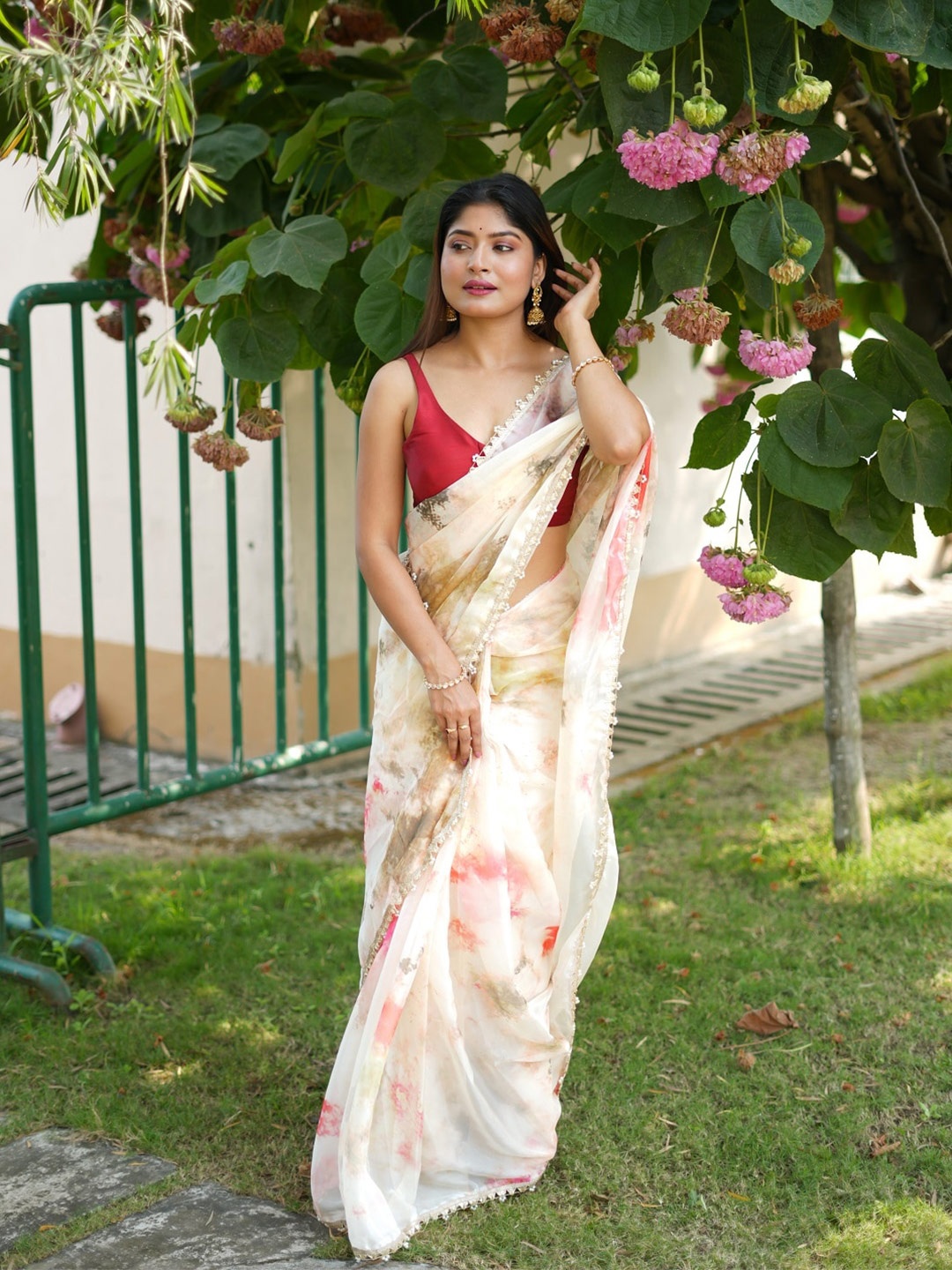 

Mitera Abstract Printed Organza Saree, Cream