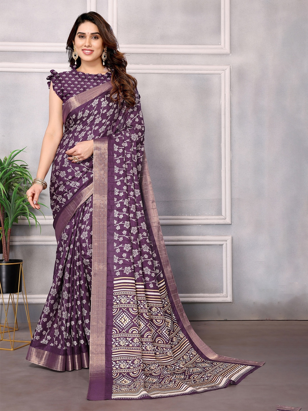 

saretramall Floral Zari Maheshwari Saree, Purple