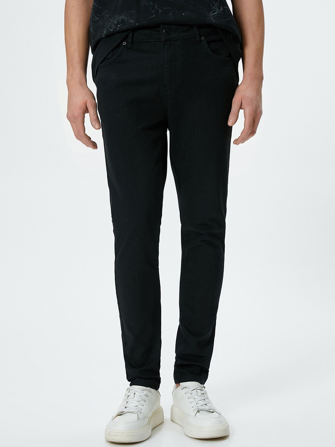 

Koton Men Skinny Fit Low-Rise Slash Knee Jeans, Black