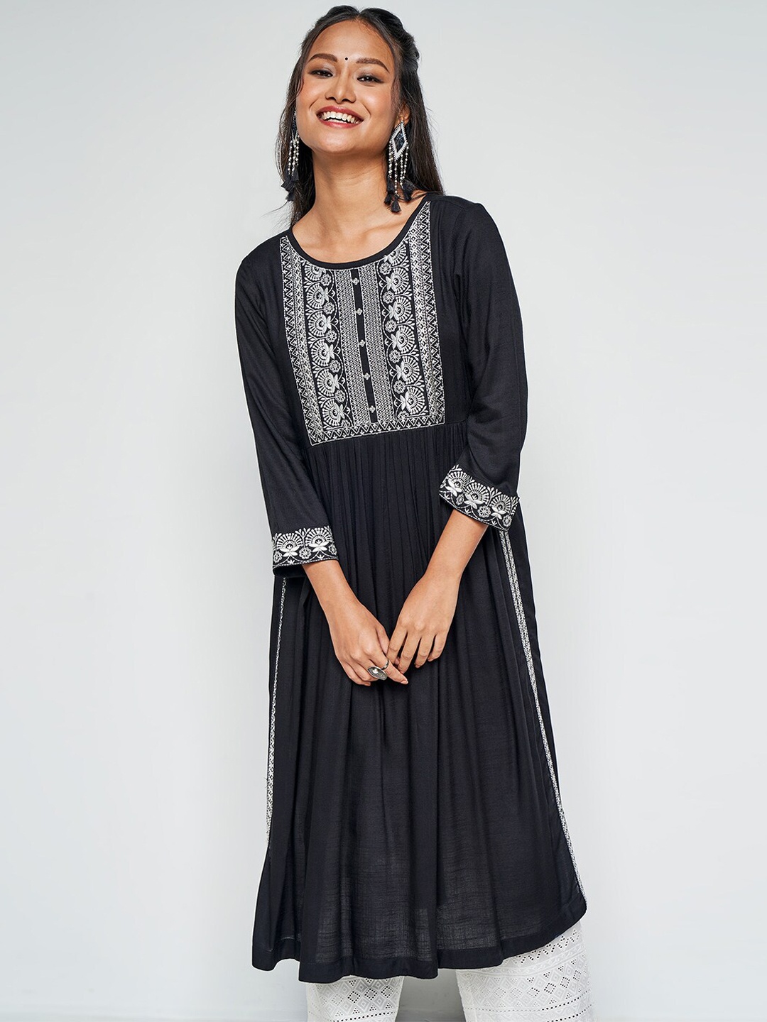 

Global Desi Women Thread Work Anarkali Kurta, Black