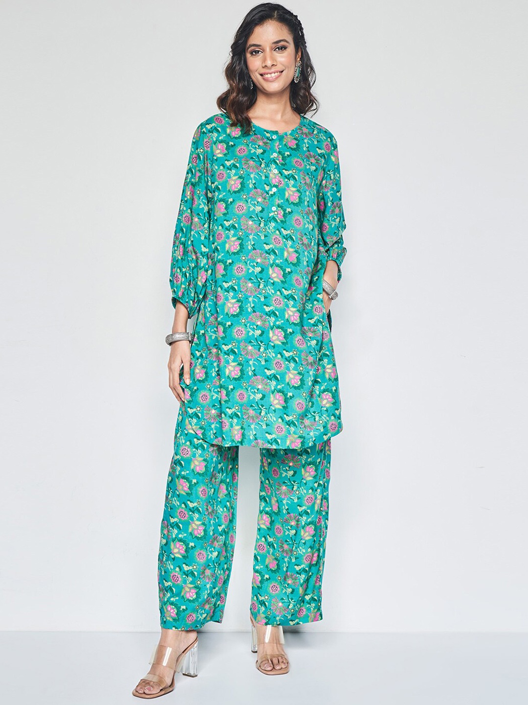 

Global Desi Women Floral Printed Regular Kurta with Trousers, Teal