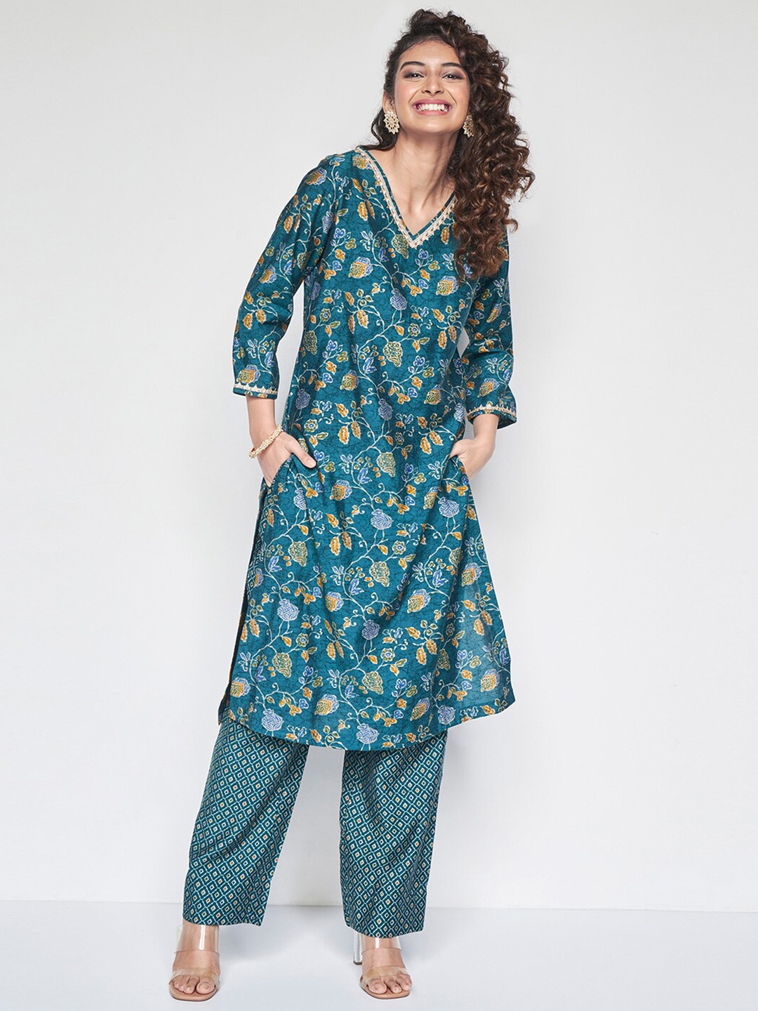 

Global Desi Floral Printed Gotta Patti Detail Straight Kurta with Trousers, Blue