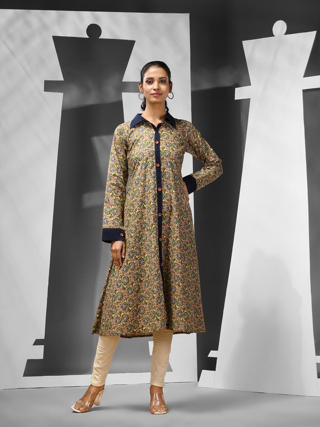 

Charukriti Women Geometric Colourblocked Keyhole Neck Gotta Patti Kurta, Green