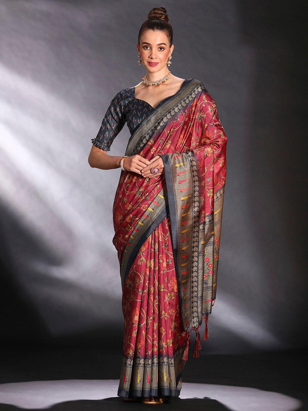 

Saree mall Maroon Floral Printed Bagru Saree