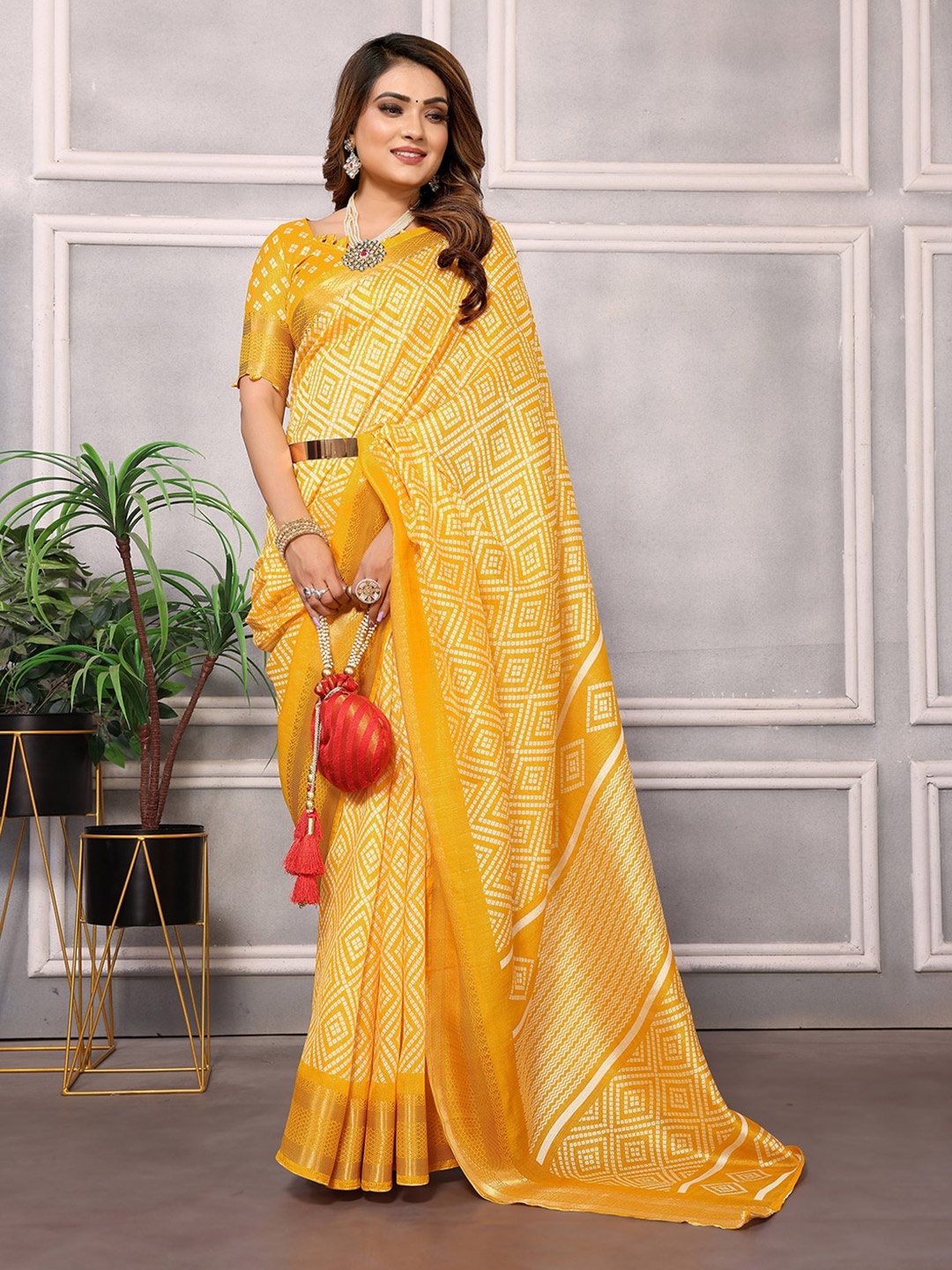 

Hema silk mills Bandhani Zari Cotton Silk Bandhani Saree, Yellow