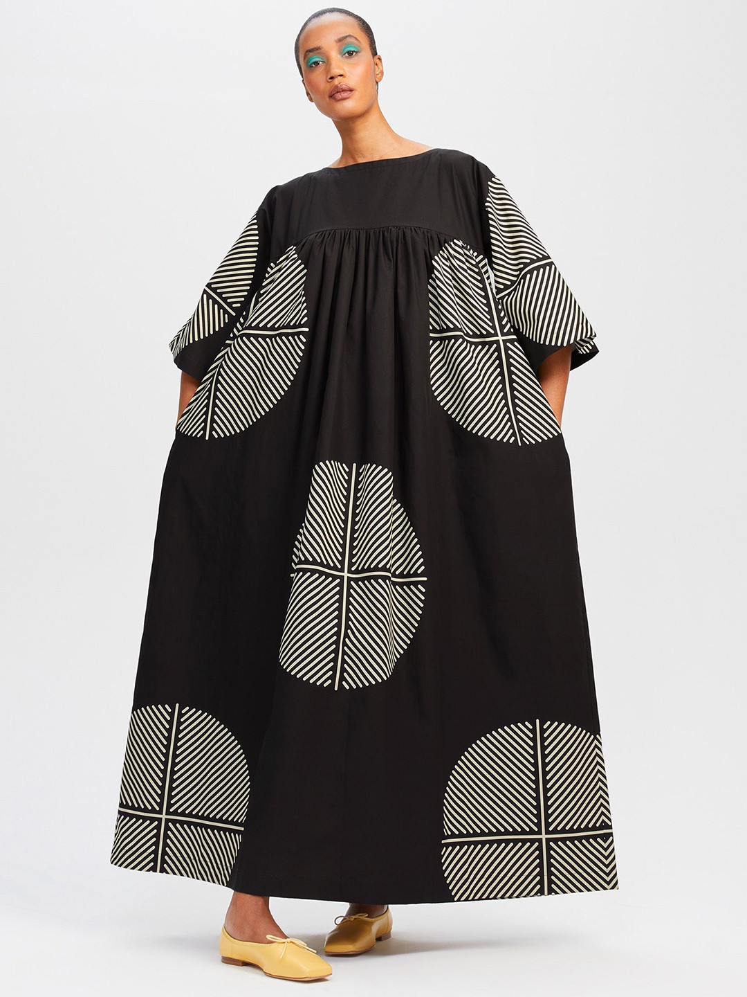 

UMANTA Geometric Printed Boat Neck Flared Sleeve Maxi Dress, Black