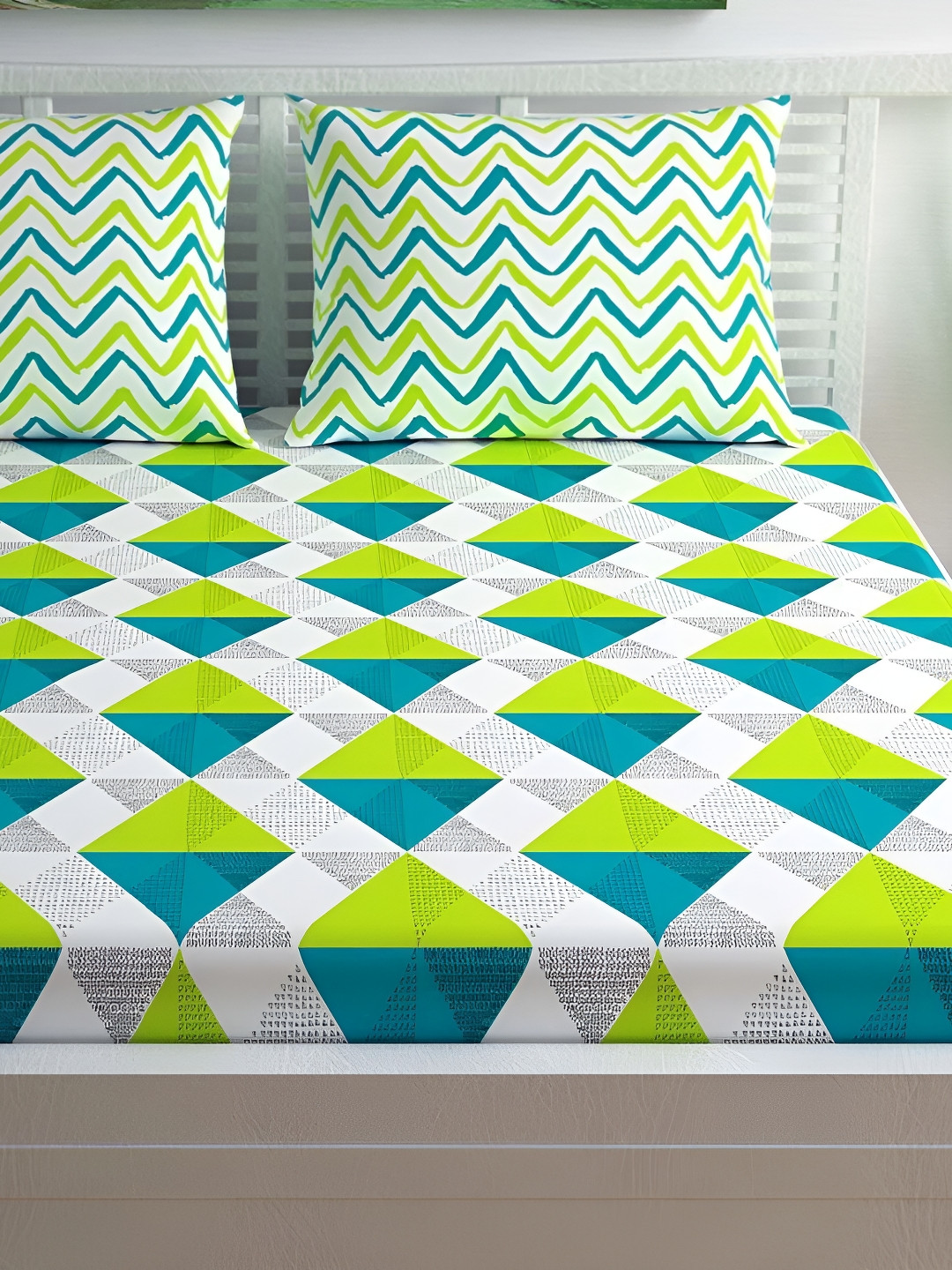 

Sohibe Blue & Green Geometric Printed Cotton 144 TC Queen Bedsheet With 2 Pillow Covers