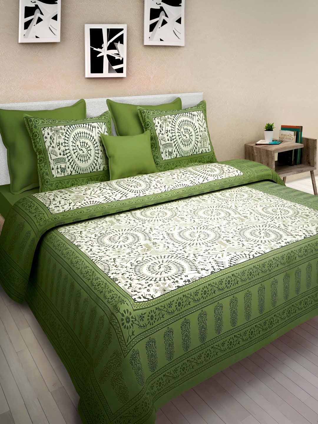 

Sohibe Black 104 TC King Bedsheet with 1 Pillow Covers
