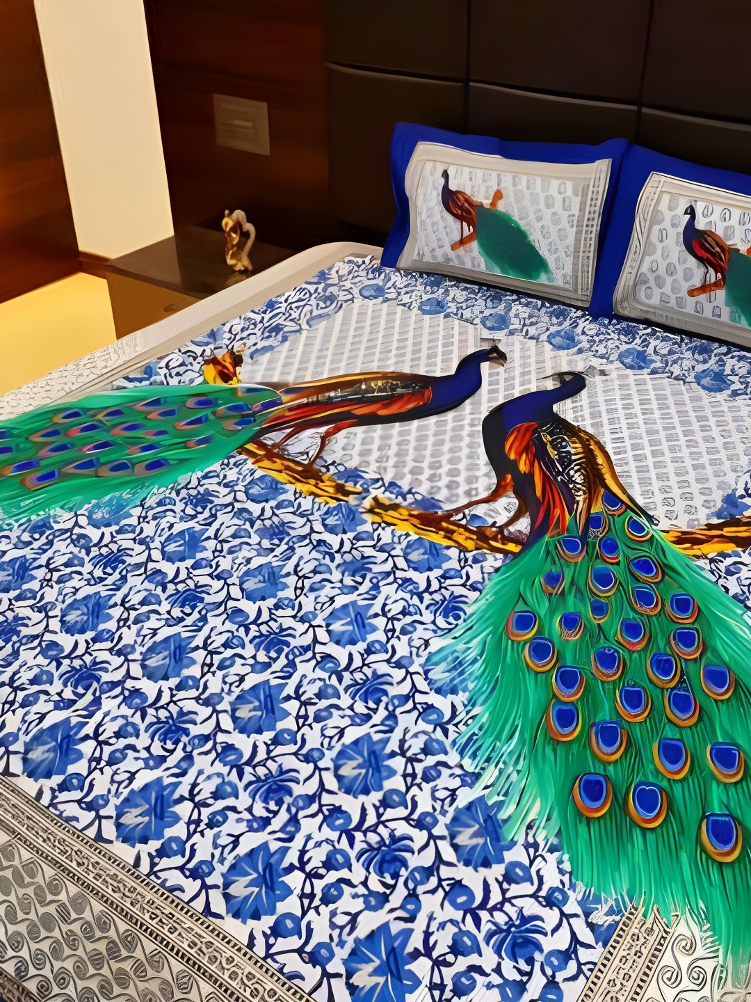 

Sohibe Blue & White Ethnic Motifs Printed 300 TC Cotton Queen Bedsheet & 1 Pillow Covers, Black