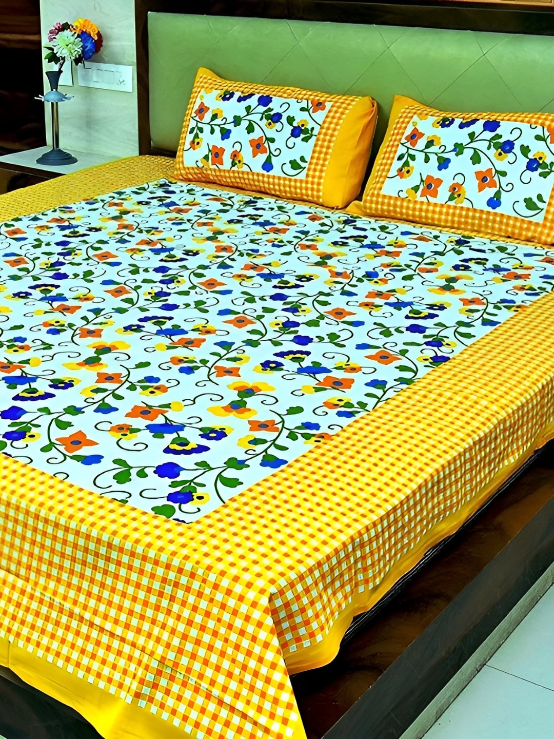 

Sohibe White 144 TC King Bedsheet with 1 Pillow Covers