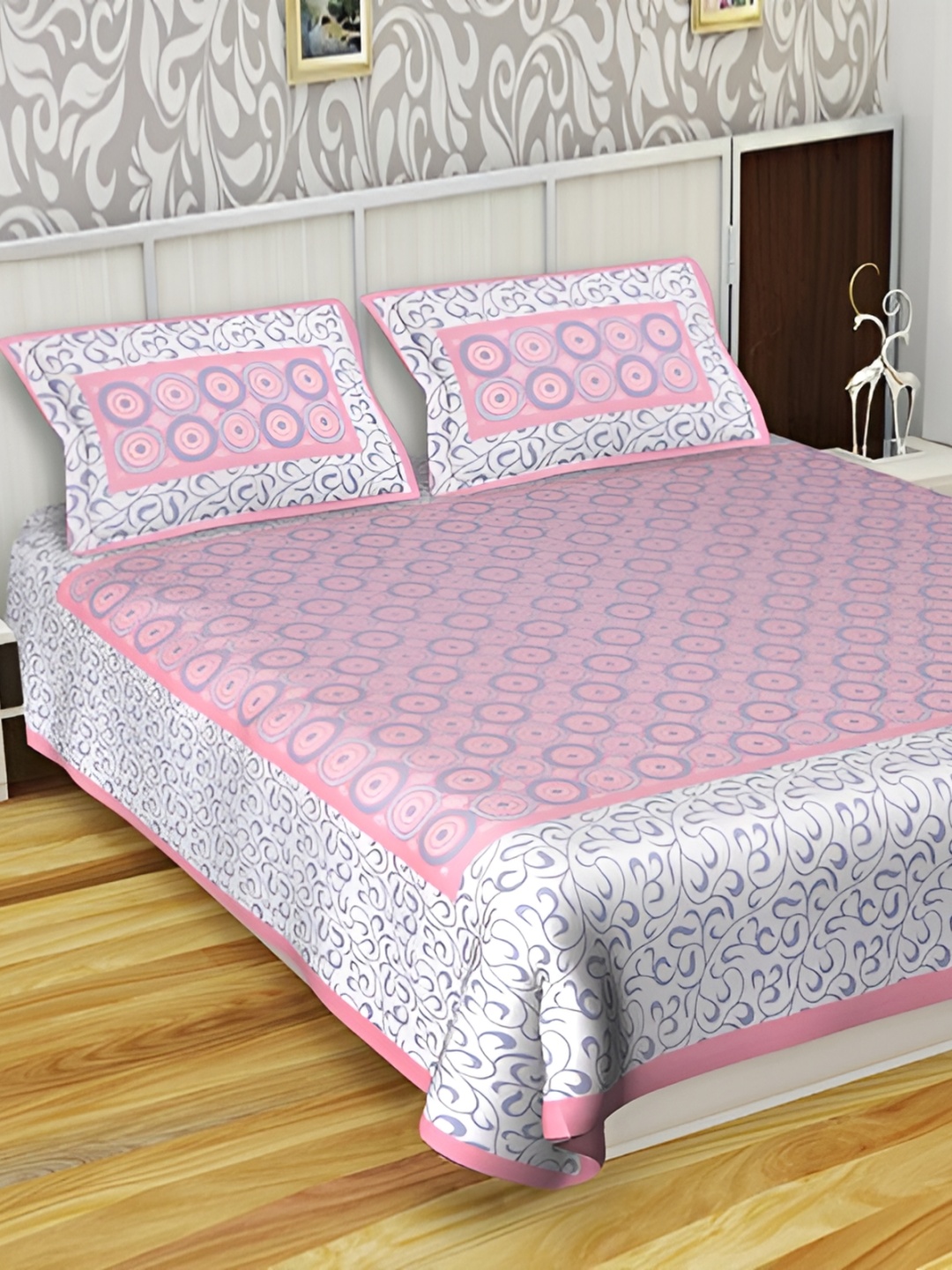 

Sohibe Pink Ethnic Motif Printed Pure Cotton King Size Bed cover with 2 Pillow covers