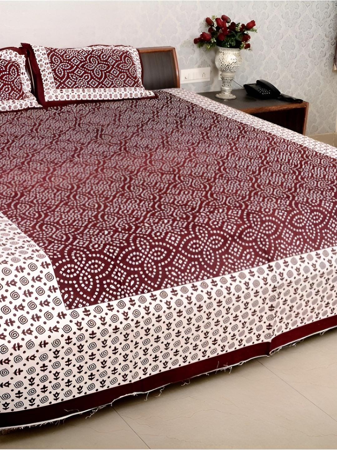

Sohibe Brown Cotton Bed cover with 2 Pillow covers