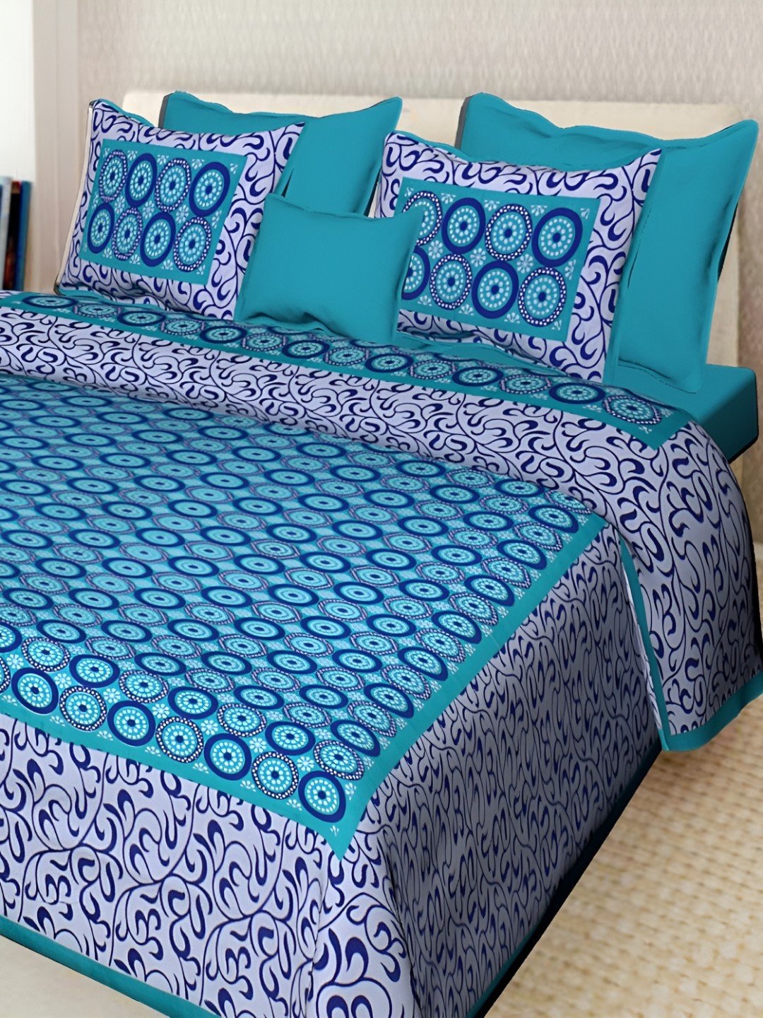 

Sohibe Blue Cotton Bed Covers & 2 Pillow Covers