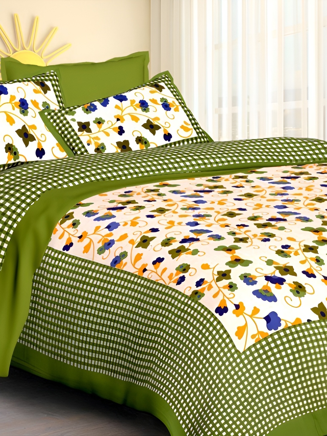 

Sohibe Green & White Cotton Bed Covers & 2 Pillow Covers