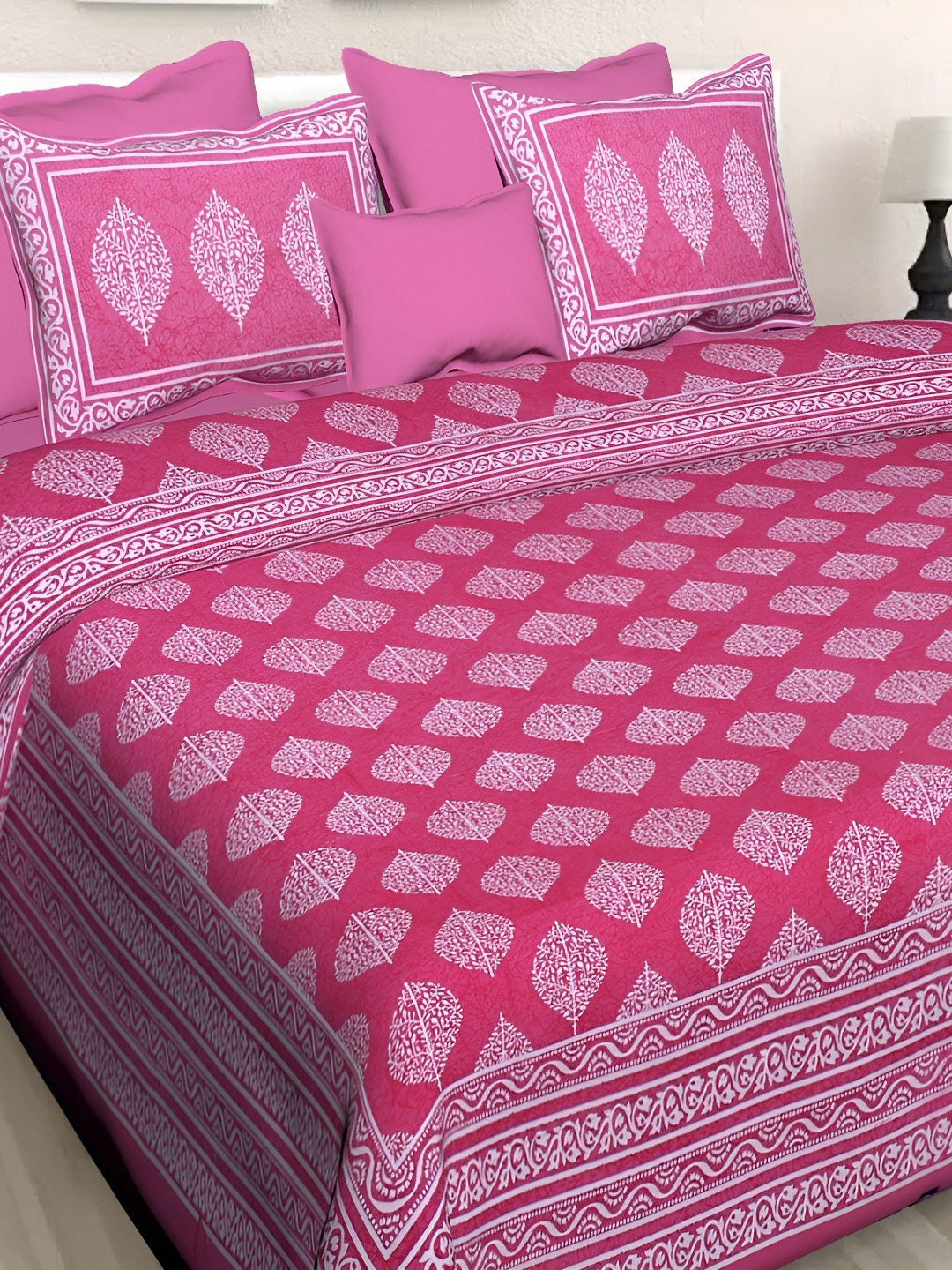 

Sohibe Pink Cotton Bed cover with 2 Pillow covers