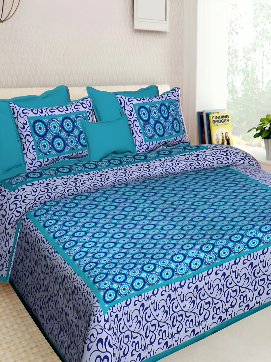 

Sohibe Blue Cotton Bed Covers & 2 Pillow Covers