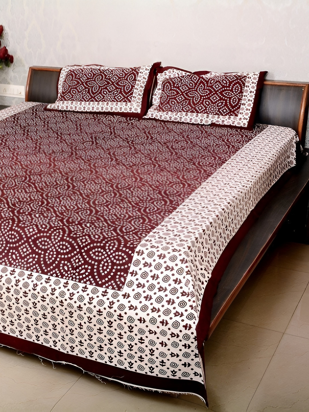 

Sohibe Maroon Cotton Bed Covers & 2 Pillow Covers