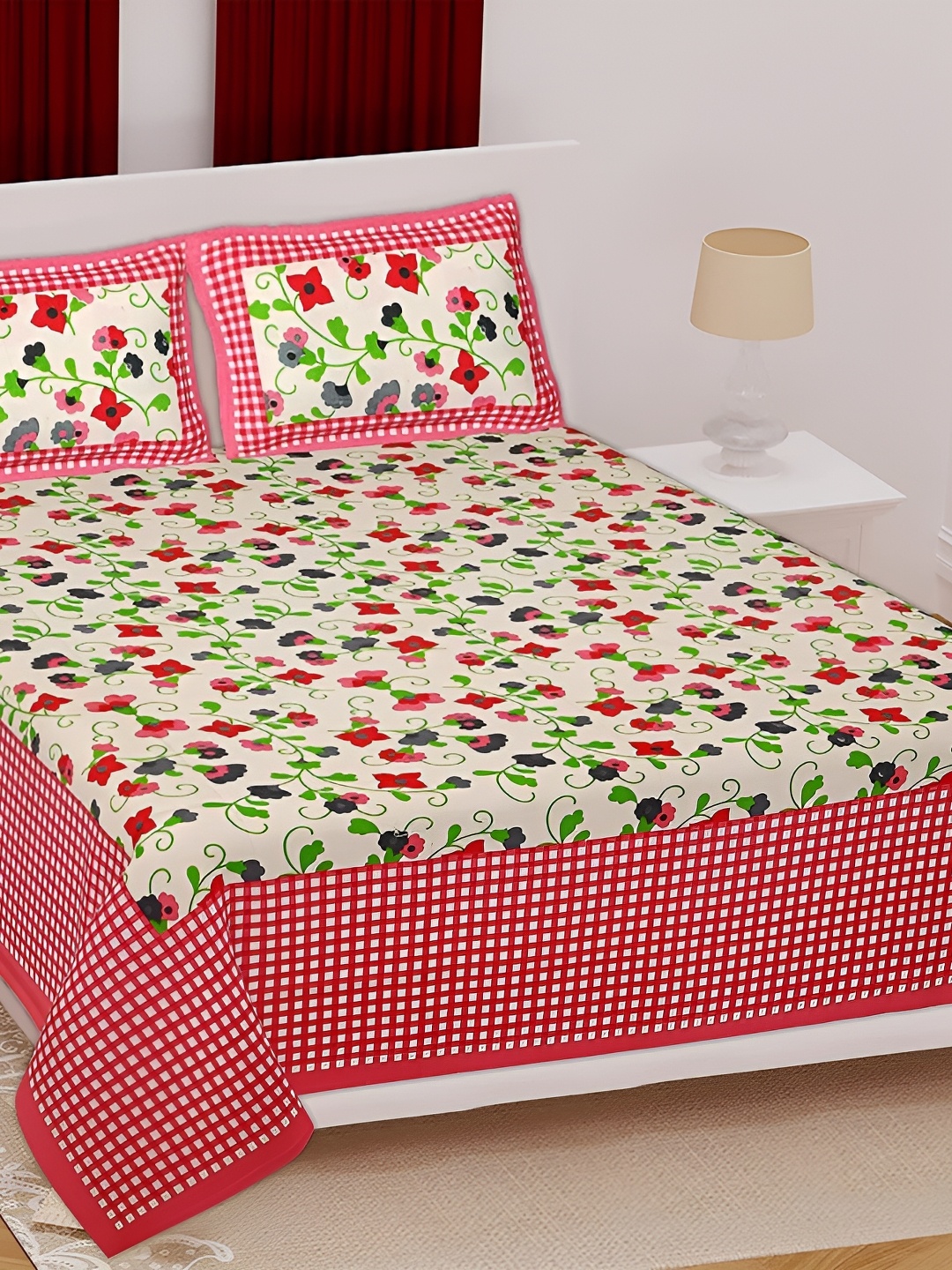 

Sohibe Peach & White Cotton Bed Covers & 2 Pillow Covers, Pink