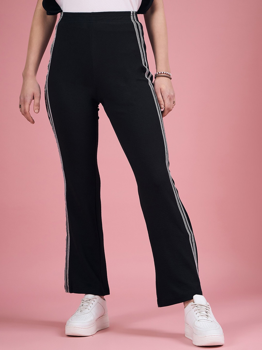 

DressBerry Women Relaxed Straight Fit High-Rise Easy Wash Trousers, Black