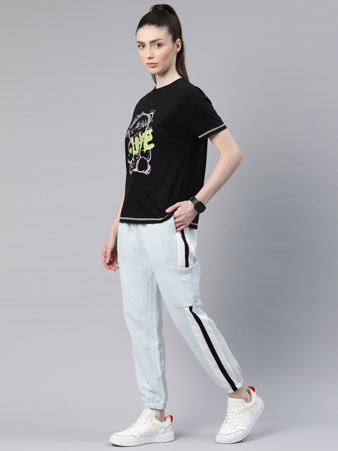 

Laabha Women Graphic Printed Tracksuit, Black