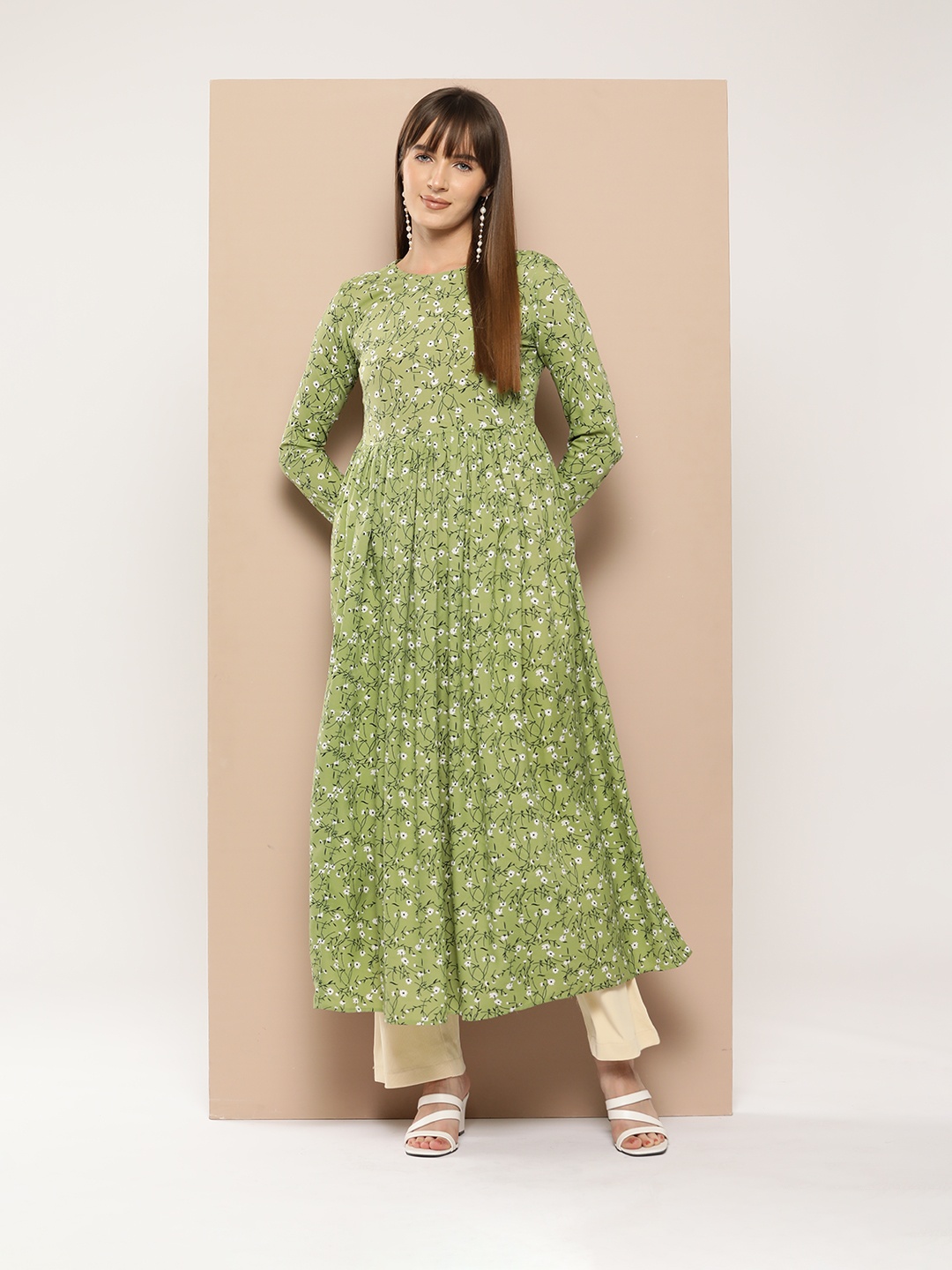 

MBE Women Floral Printed Crepe Anarkali Kurta, Green