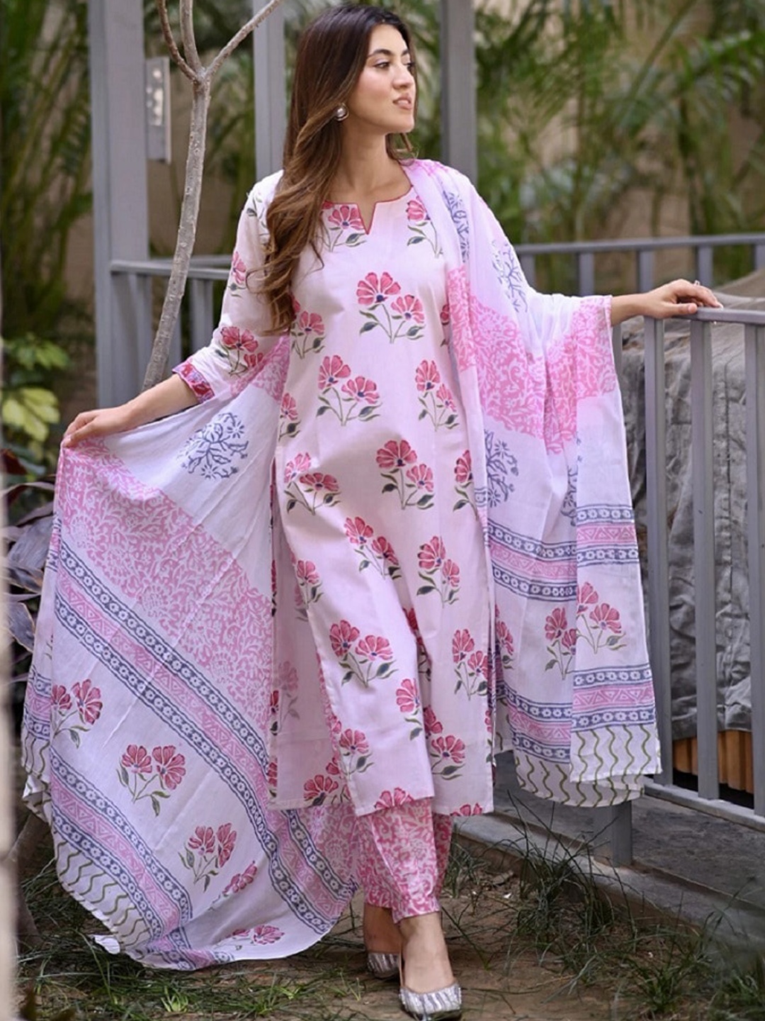 

BAESD Floral Printed Regular Kurta with Trousers & With Dupatta, White