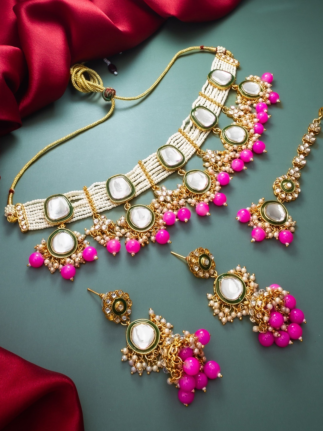 

aadita Gold-Plated Kundan Studded & Beaded Jewellery Set