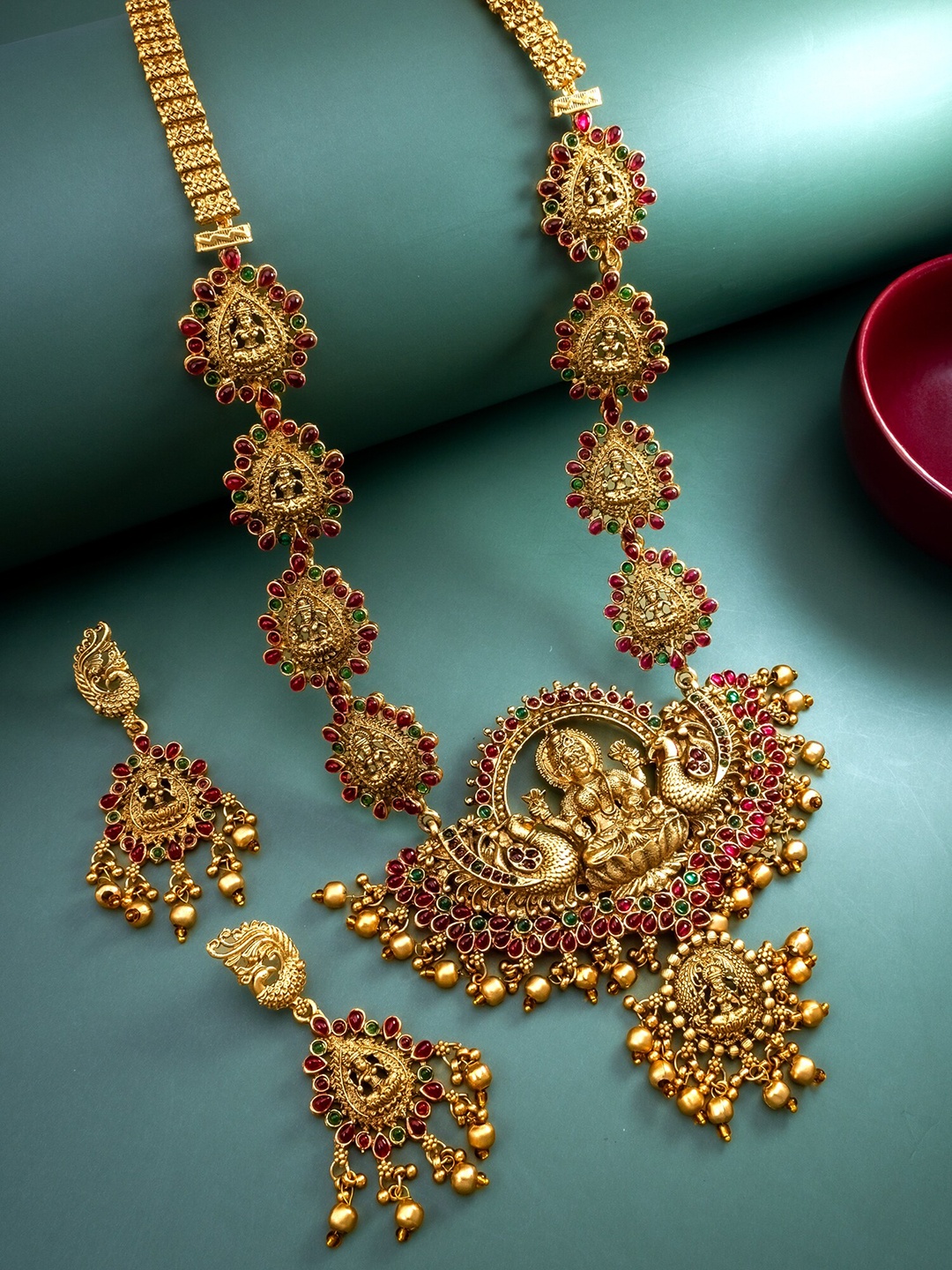 aadita Gold Plated Stones Studded & Beaded Jewellery Set
