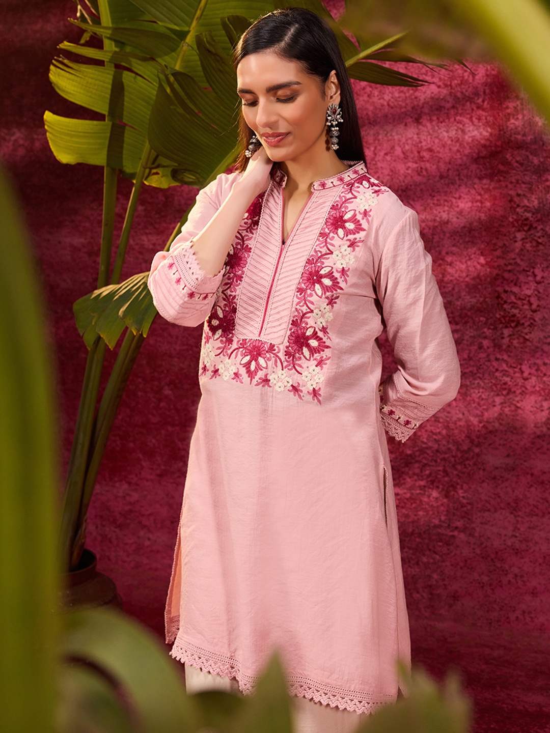 

Lakshita Floral Embroidered Mandarin Collar Cotton Linen Kurta, Pink
