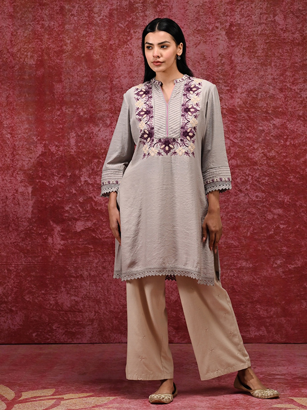 

Lakshita Floral Embroidered Mandarin Collar Cotton Linen Kurta, Grey