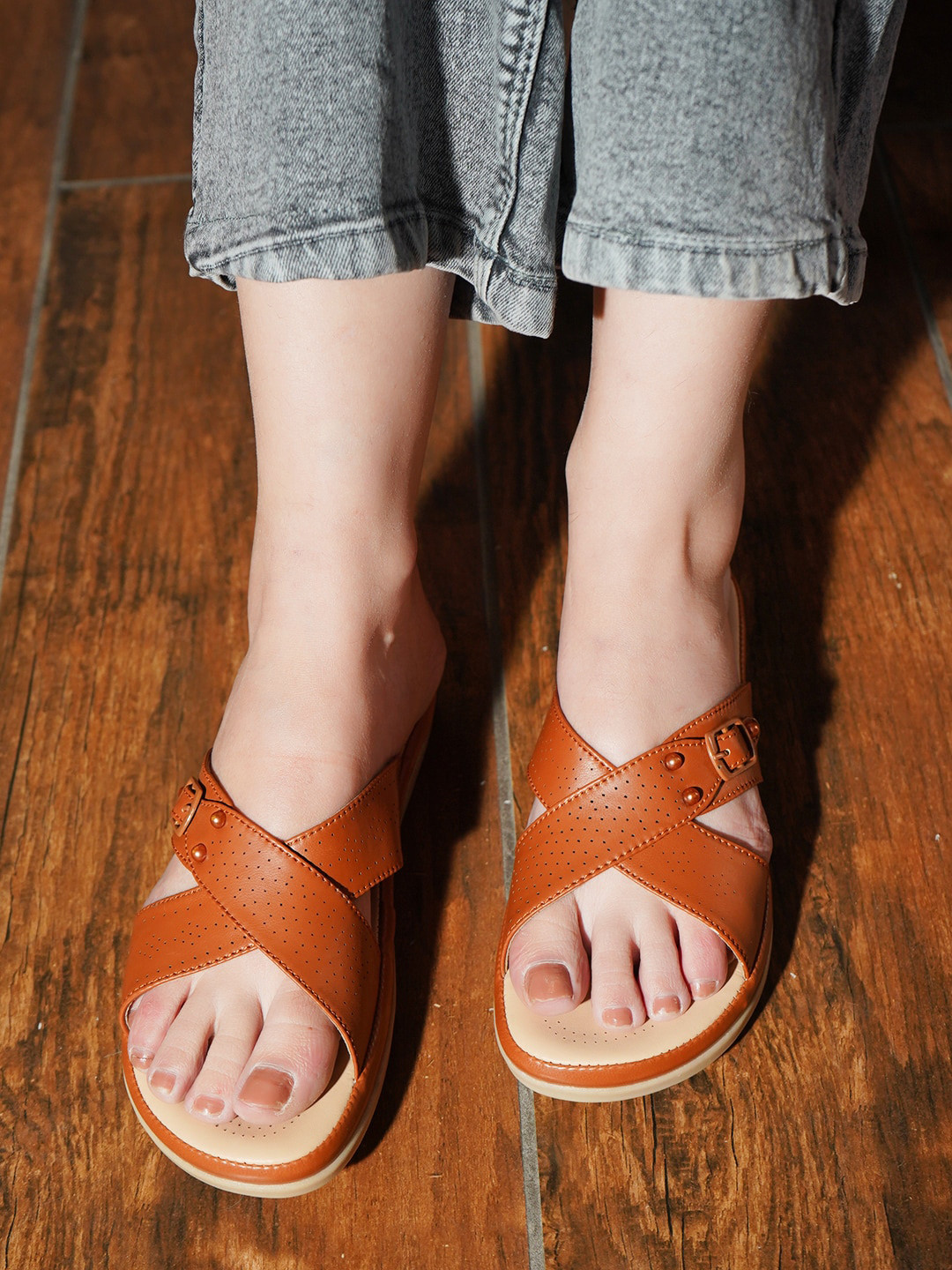 

Mast & Harbour Women Open Toe Flats with Bows, Tan