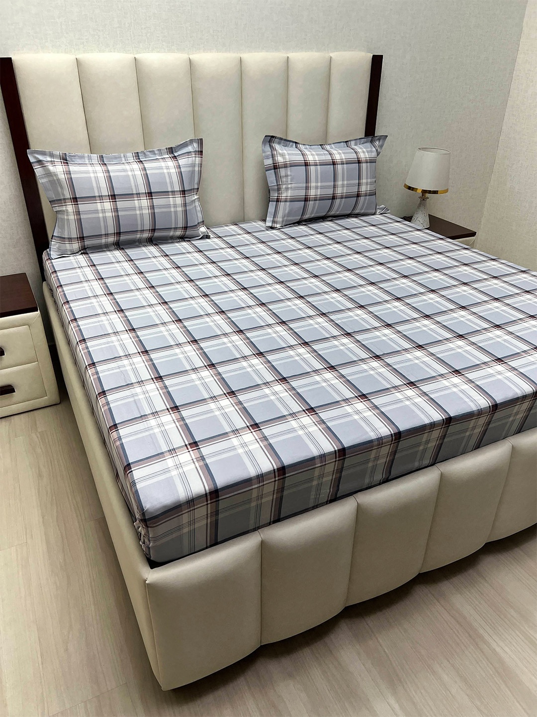 

Pure Decor Grey & White Geometric 300 TC King Bedsheet with 2 Pillow Covers