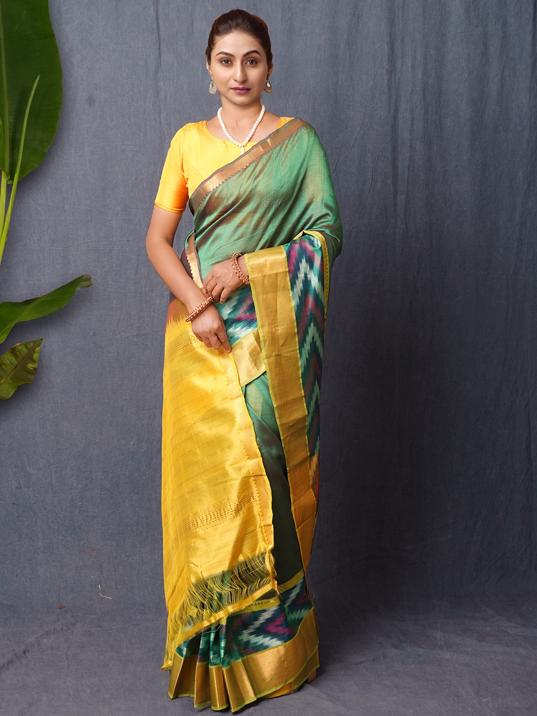 

Unnati Silks Woven Design Zari Handloom Mangalagiri Saree, Green