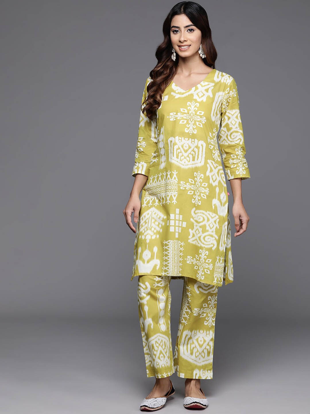 

Varanga Printed Straight Pure Cotton Kurta & Trousers, Lime green