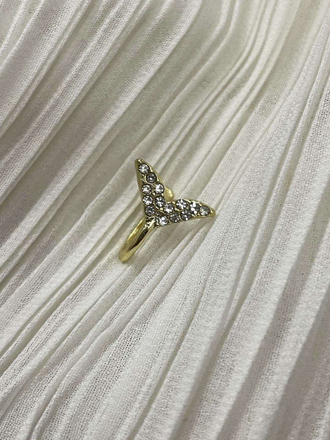 

ISHKAARA Gold-Plated Artificial Stones and Beads Ring Nosepin