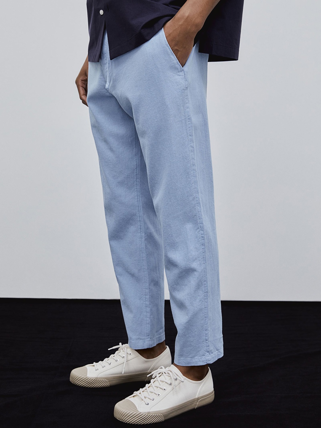 

H&M Men Cotton & Linen Mid-Rise Trousers, Blue