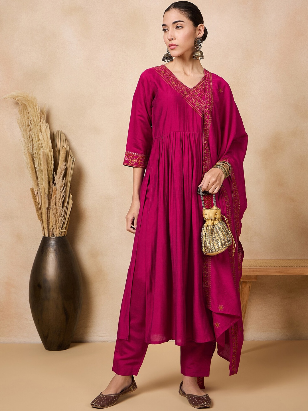 

Anouk Ethnic Motifs Embroidered Regular Thread Work Kurta with Trousers & Dupatta, Fuchsia