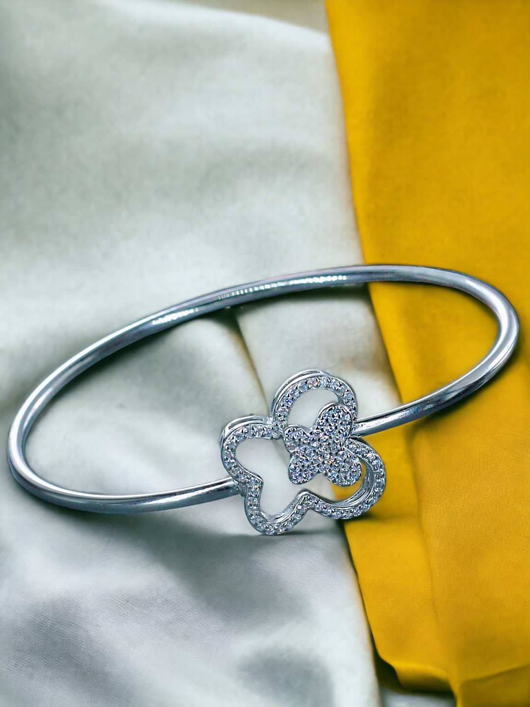 

Taraash 925 Sterling Silver Cubic Zirconia Studded Top Openable Bangle