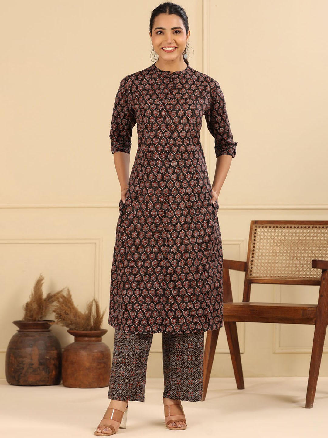 

Meena Bazaar Ethnic Motifs Printed Regular Kurta with Palazzos, Black
