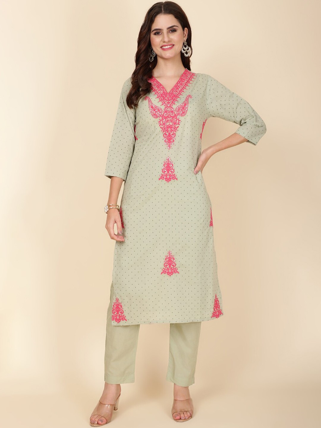 

Meena Bazaar Floral Printed Thread Work Kurta with Trousers, Green
