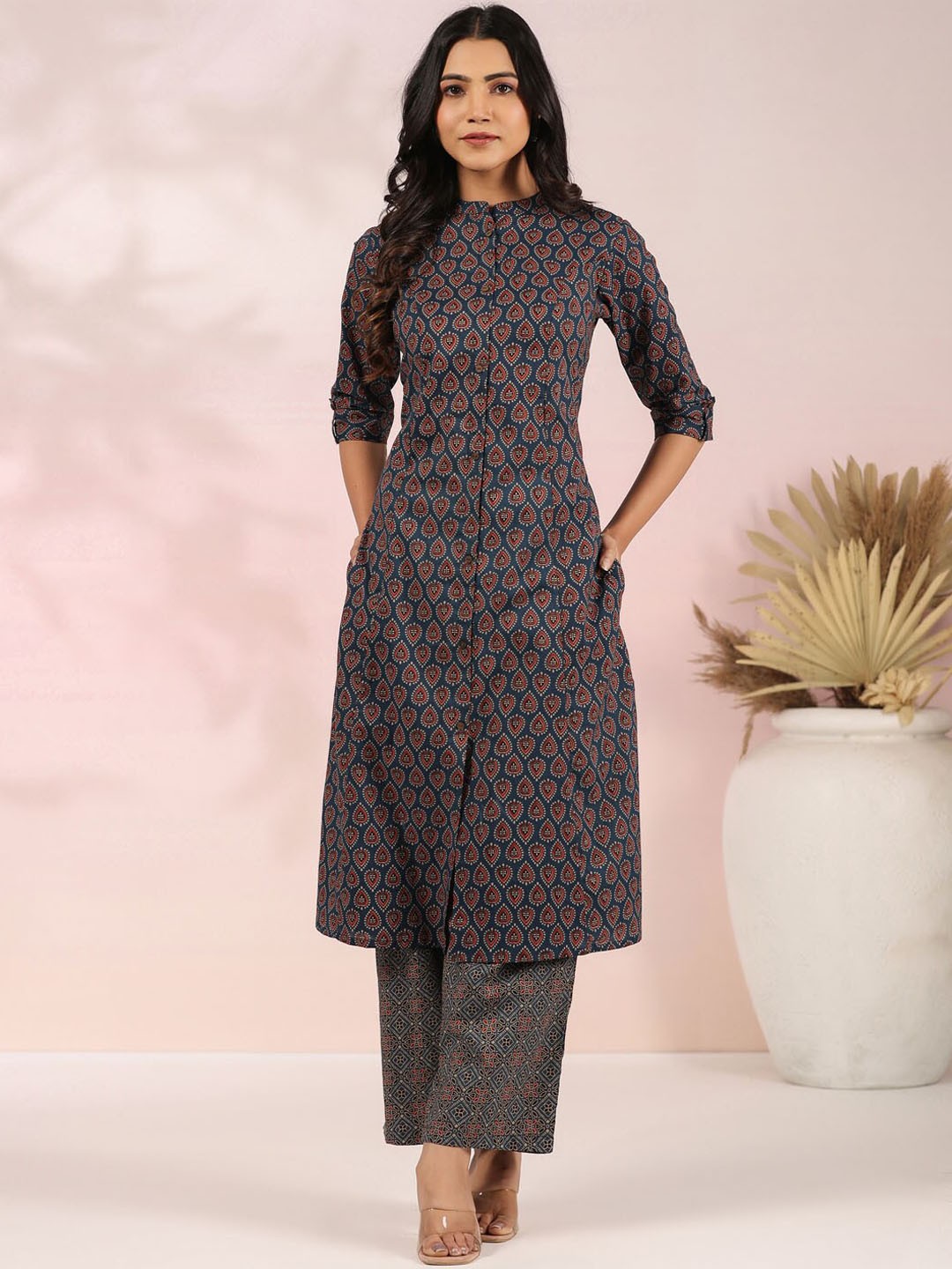 

Meena Bazaar Ethnic Motifs Printed Regular Kurta with Palazzos, Navy blue