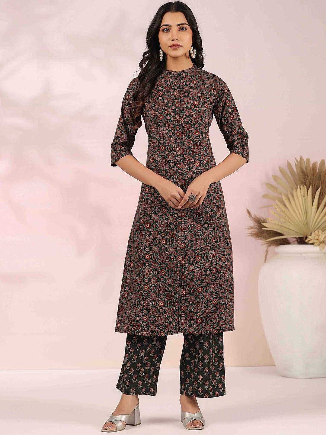 

Meena Bazaar Floral Printed Regular Kurta with Trousers, Black