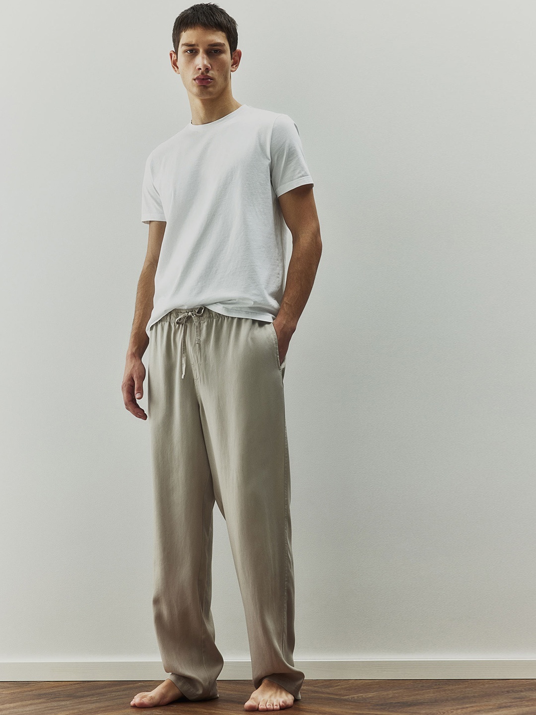 

H&M Men Mid-Rise Trousers, Beige
