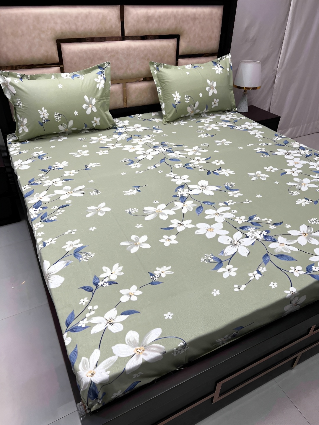 

Pure Decor Green & White Floral Queen Bedsheet with 2 Pillow Covers
