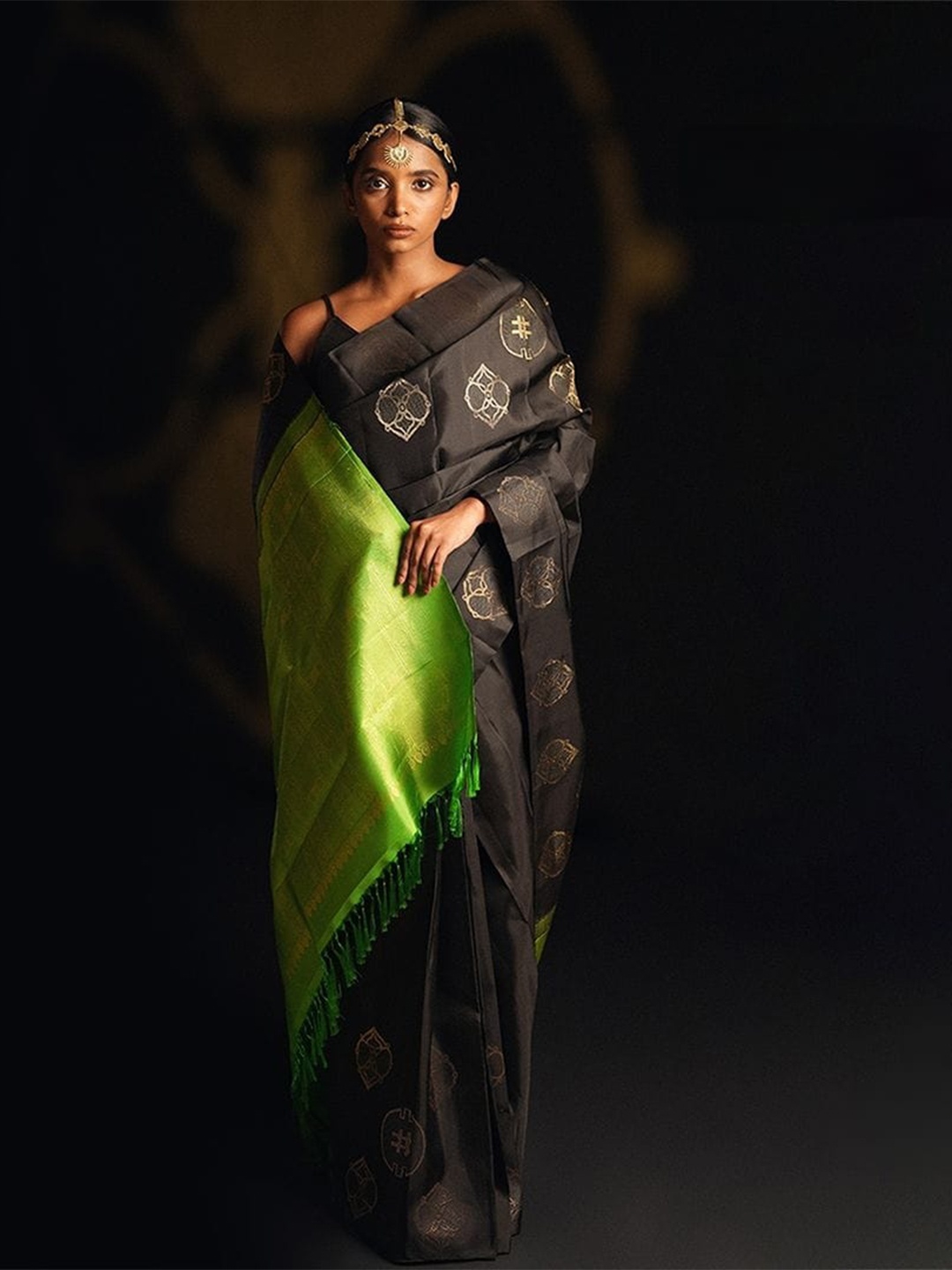 

bansari textiles Ethnic Motif Woven Design Zari Pure Silk Banarasi Saree, Black