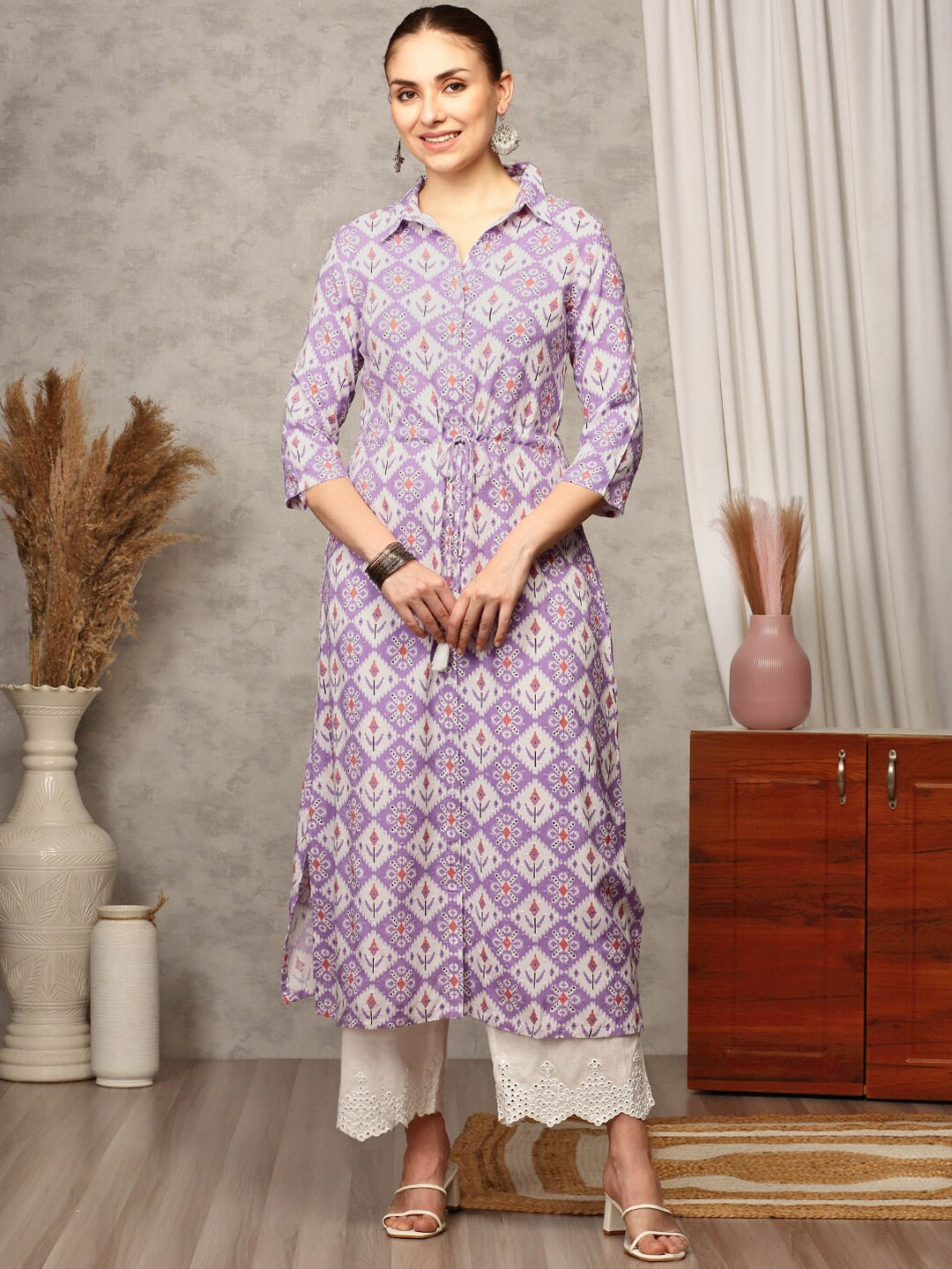 

Anubhutee Ethnic Motifs Printed Shirt Collar Straight Kurta, Lavender