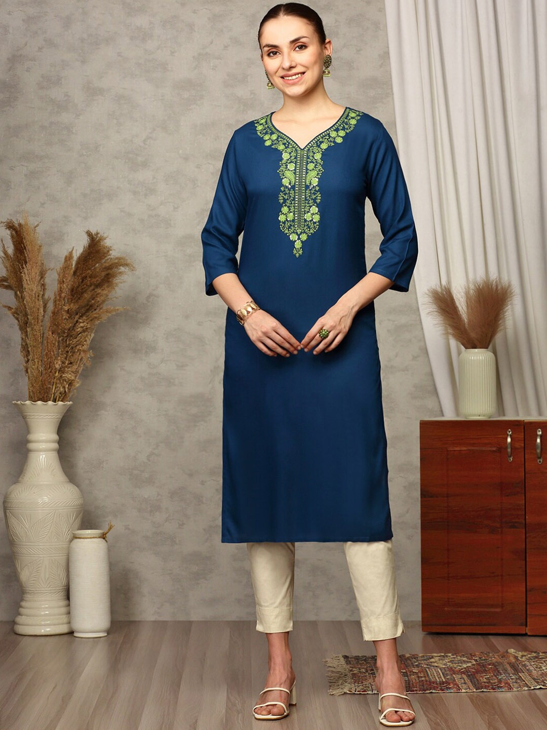 

Anubhutee Floral Embroidered V-Neck Straight Kurta, Blue